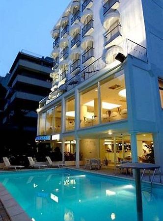 Hotel Royal Plaza Rimini Kültér fotó